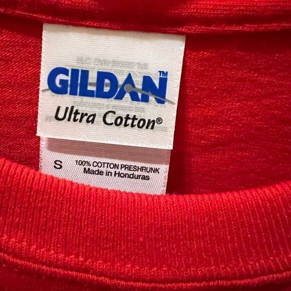 Gildan size small red long sleeve tee - Picture 4 of 4
